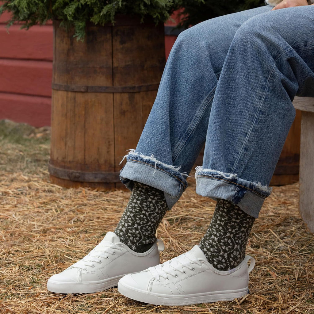 Women's Slip On Sneakers, Canvas Low Top Fashion Shoes with Stretch Laces, Heel Pull Tab, Breathable Lining, EVA Insole, Flexible Rubber Outsole, Round Toe Casual Walking Footwear